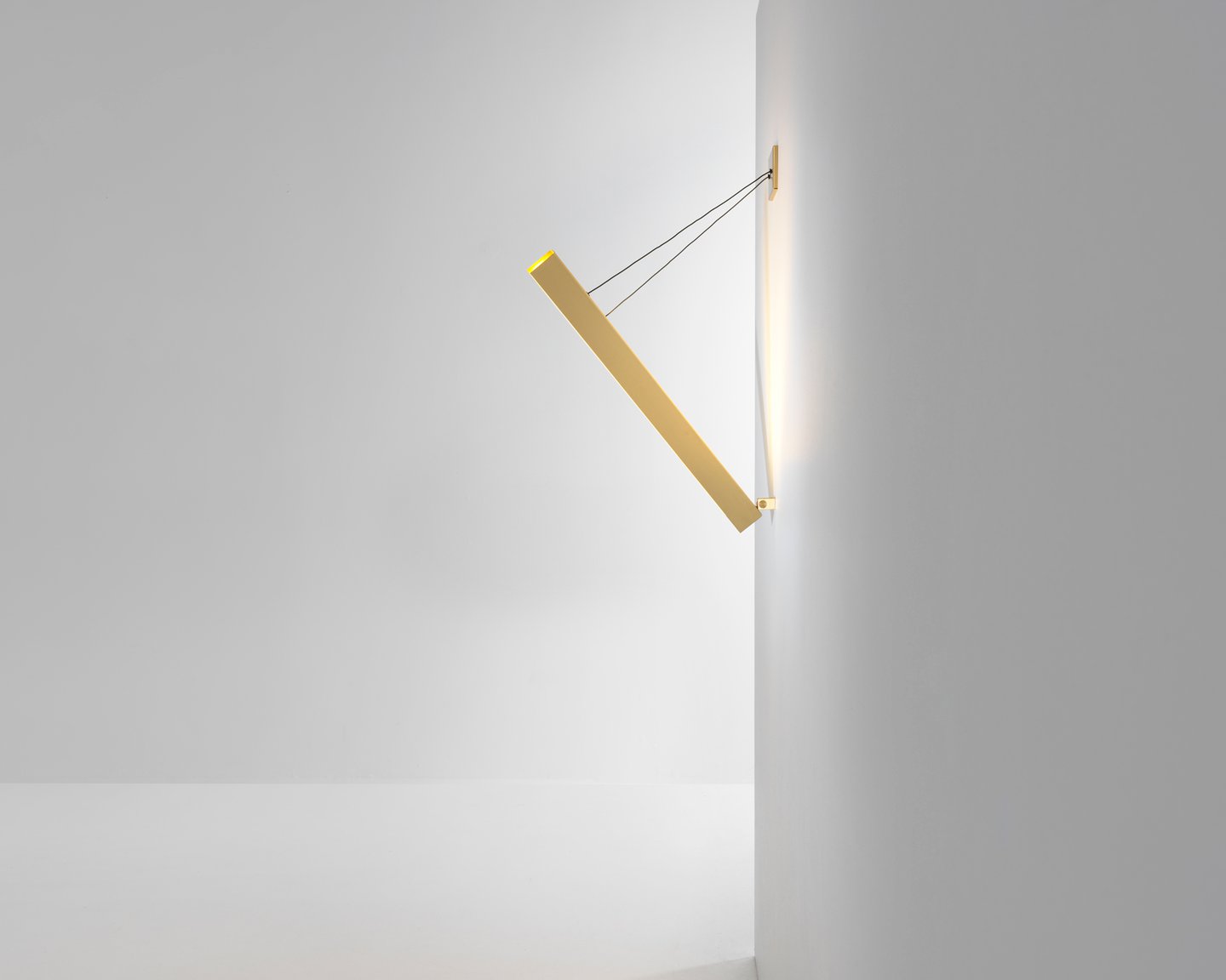 Image: uploads/2017_03/Resident-V-Wall-Light-by-Resident-Studio-3.jpg