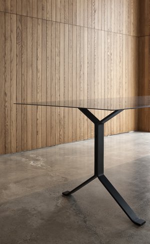 Image: uploads/2017_03/Resident_Interstellar_Dining_Table_by_Resident_Studio-3.jpg
