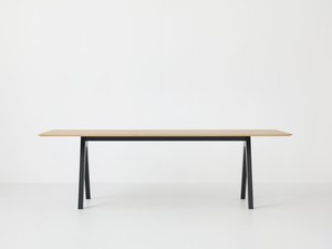 Image: uploads/2017_03/Resident_Scholar_table_by_Cameron_Foggo-3.jpg