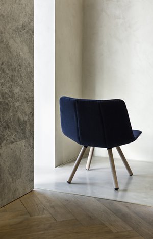 Image: uploads/2017_03/Resident_Volley_Chair_by_Jamie_McLellan-10_MLGKkxB.jpg